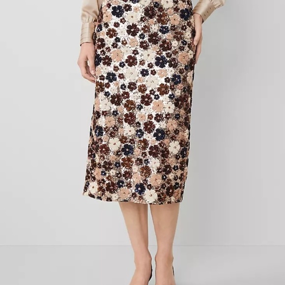 Ann Taylor Floral Sequin Midi Pencil Skirt Size 8 - Picture 2 of 3